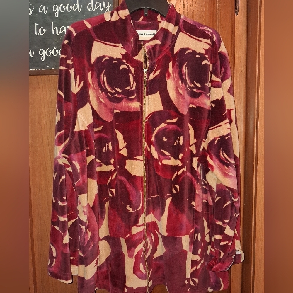 Alfred Dunner Large Floral Velvet Full Zip Jacket In A Size 22W. EUC